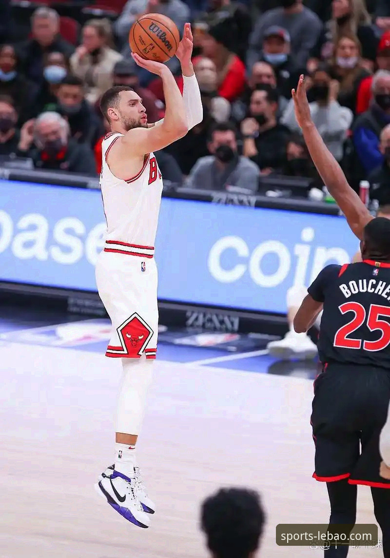 孤胆英雄与团队韧性：雷霆加时险胜活塞背后的战术博弈